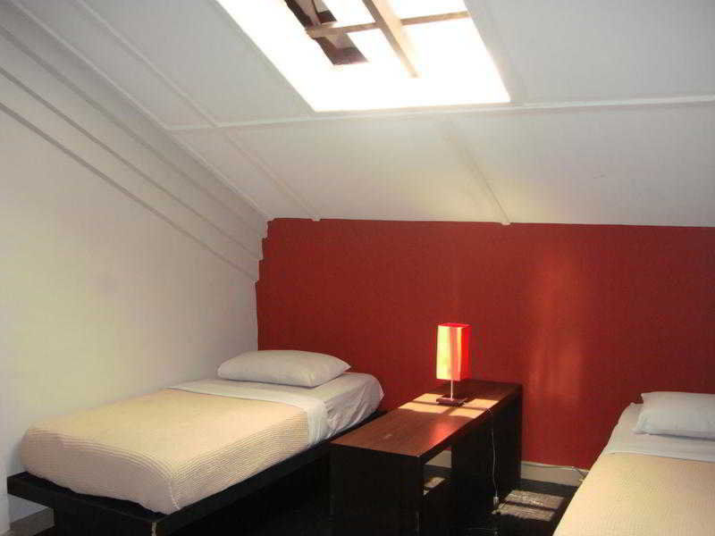 Number Eight Guesthouse Куала Лумпур Екстериор снимка