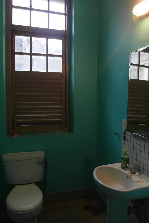 Number Eight Guesthouse Куала Лумпур Стая снимка