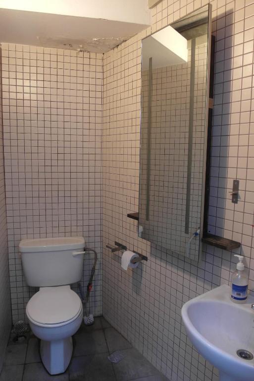 Number Eight Guesthouse Куала Лумпур Стая снимка