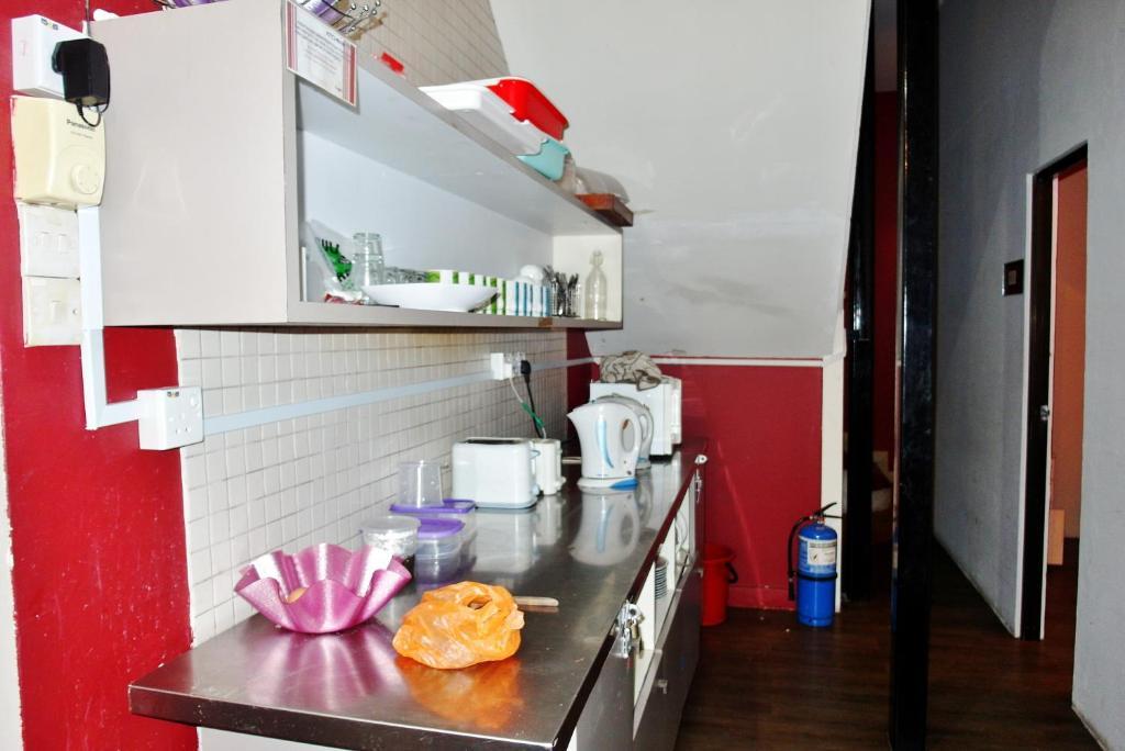 Number Eight Guesthouse Куала Лумпур Екстериор снимка